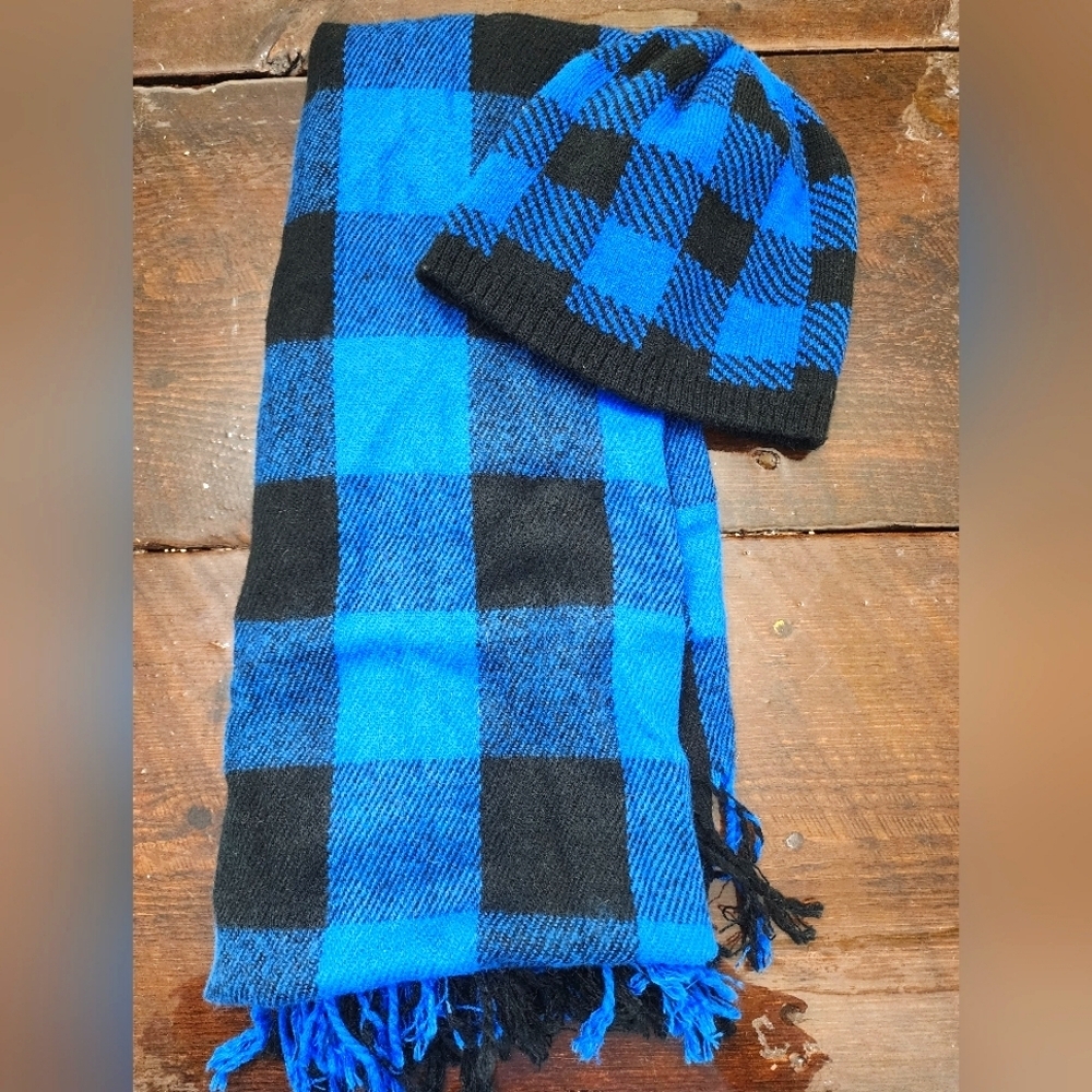 🧣❄️☃️ NWOT Charming Charlie winter hat & scarf set